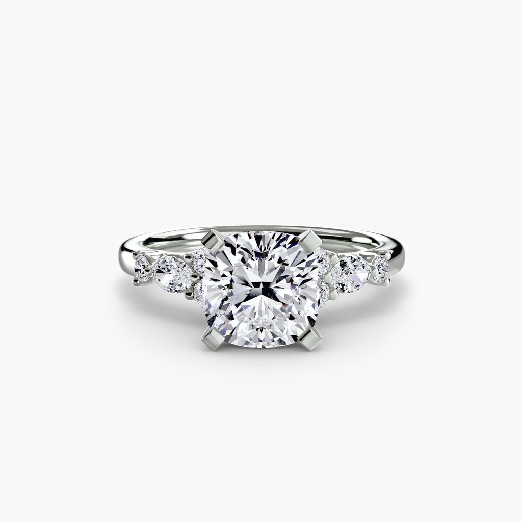 Anello Solitario con Accenti Floreali