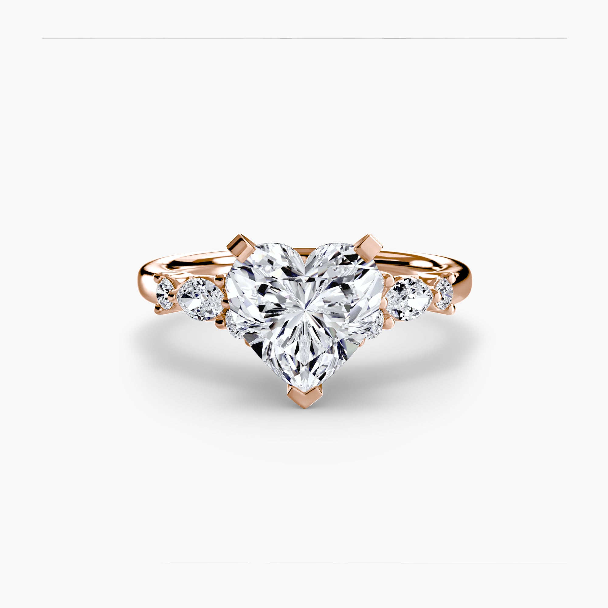 Anello Solitario con Accenti Floreali
