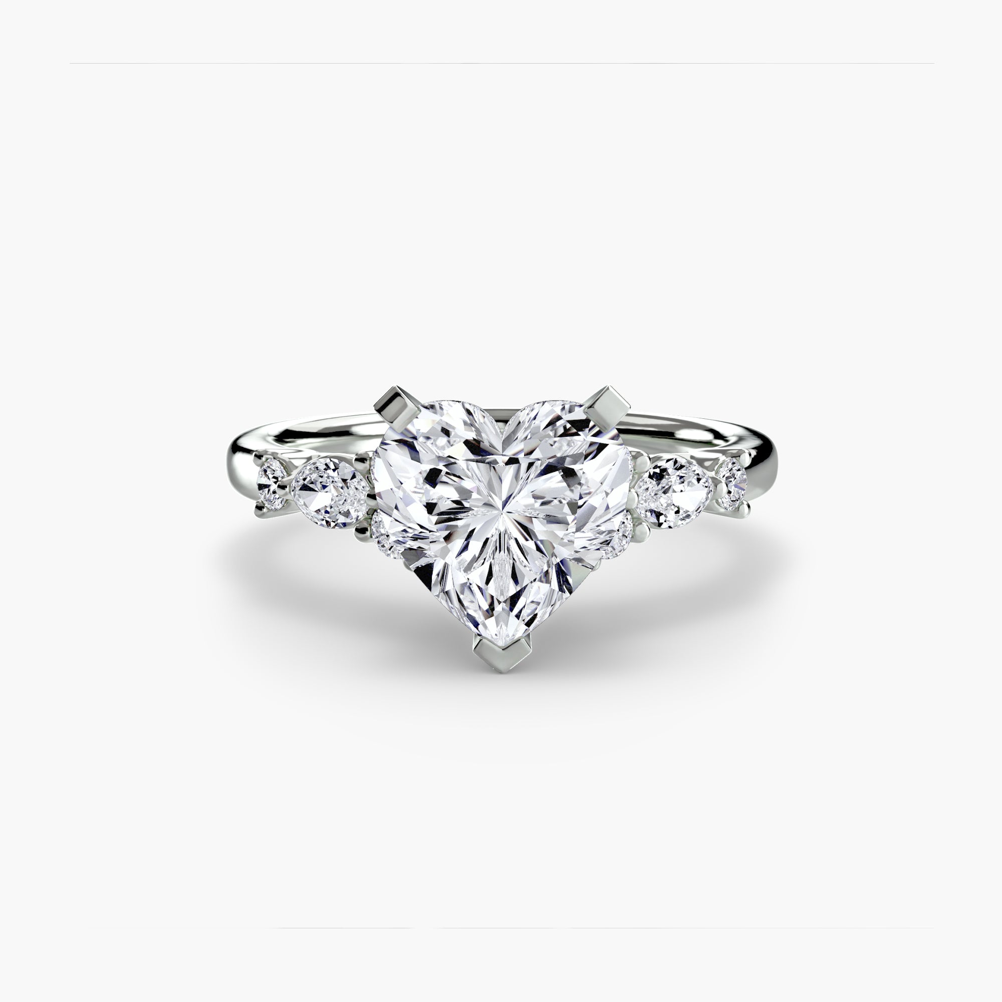 Anello Solitario con Accenti Floreali