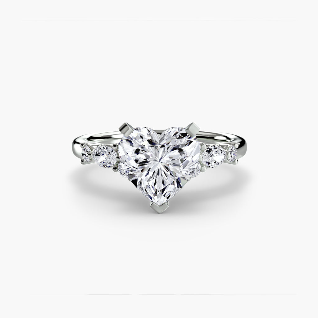 Anello Solitario con Accenti Floreali