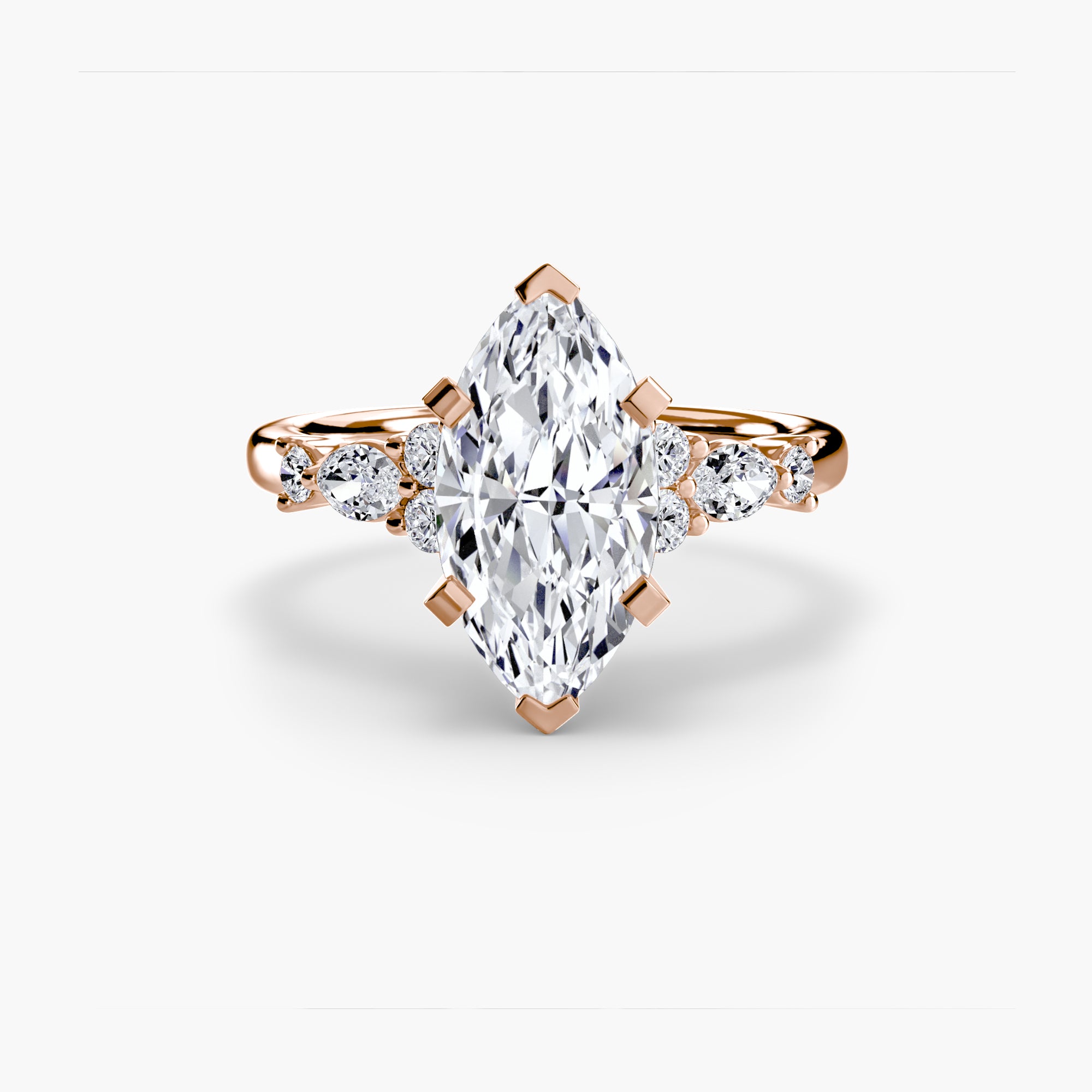 Anello Solitario con Accenti Floreali