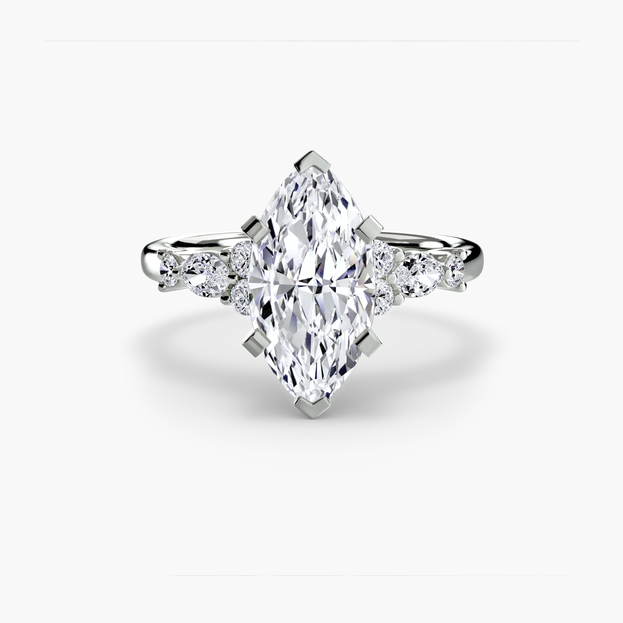 Anello Solitario con Accenti Floreali