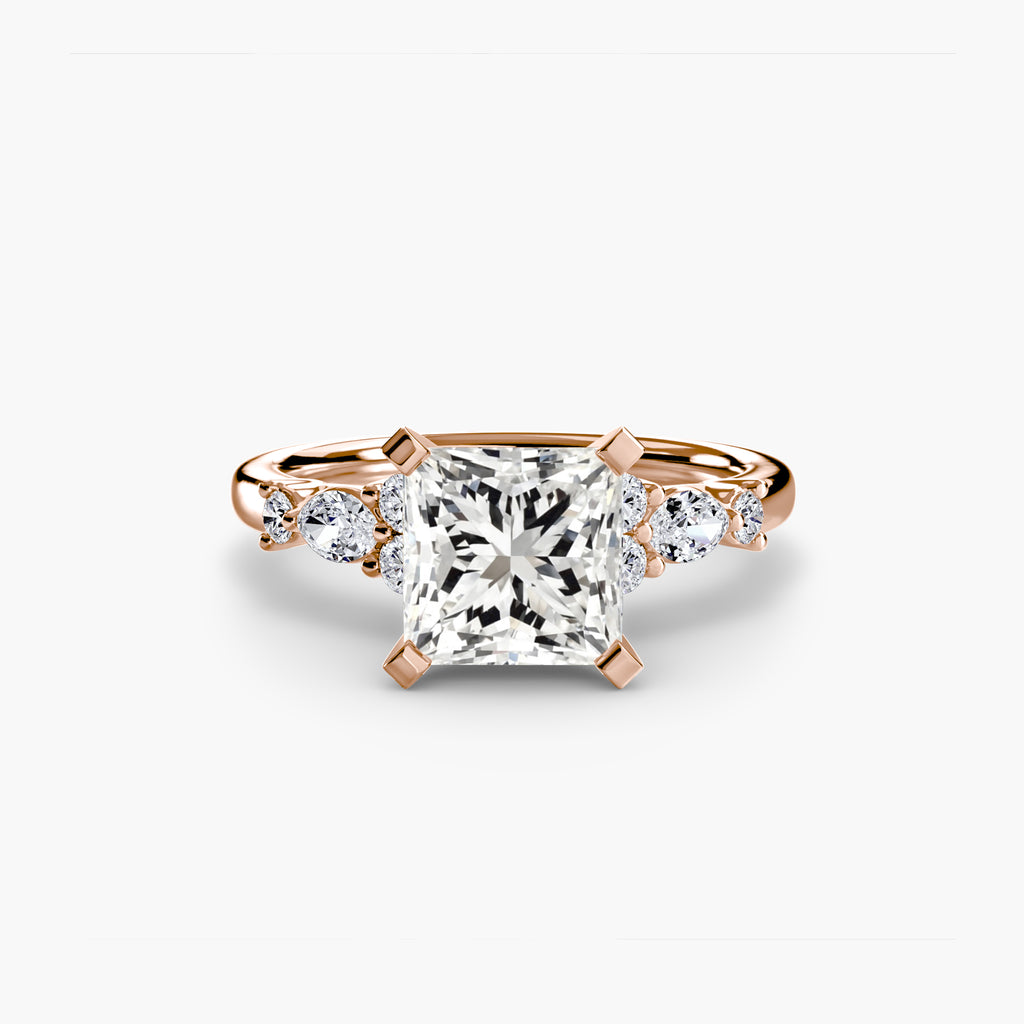 Anello Solitario con Accenti Floreali