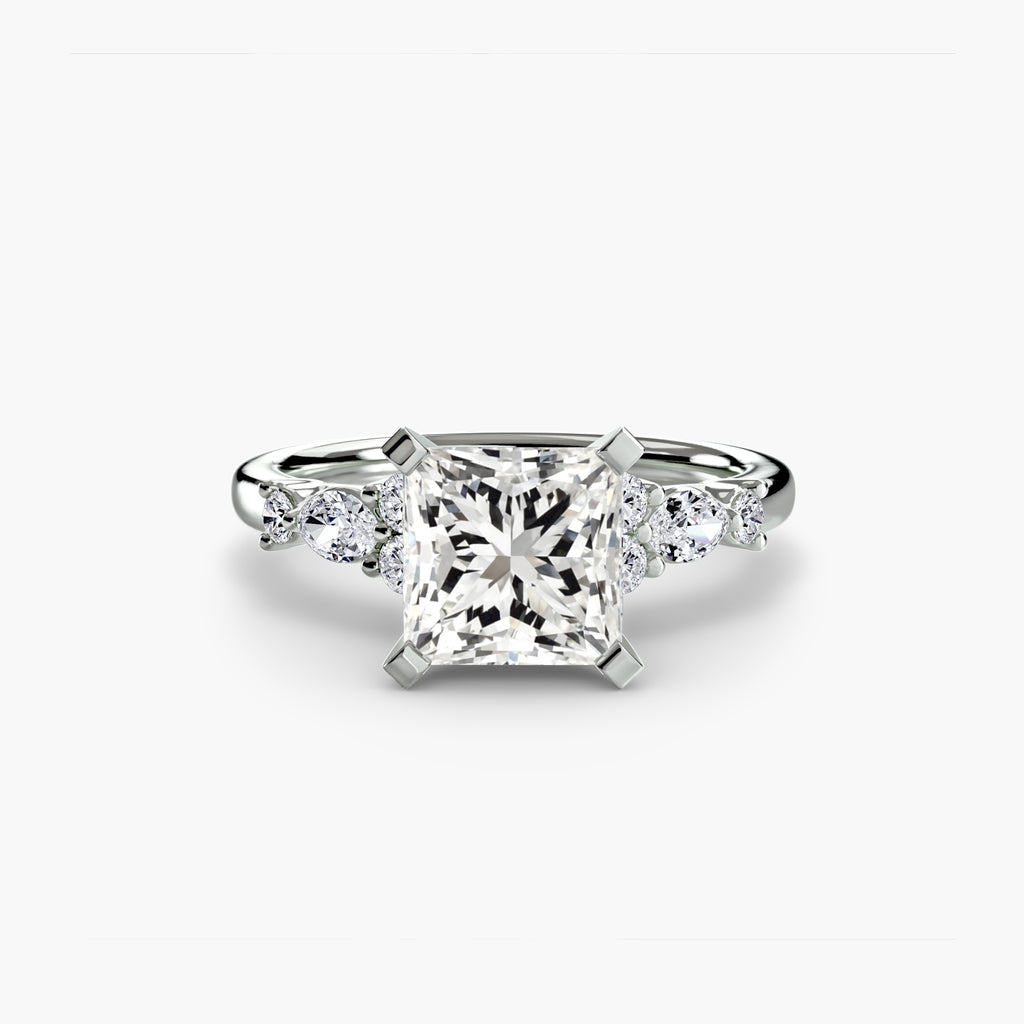 Anello Solitario con Accenti Floreali