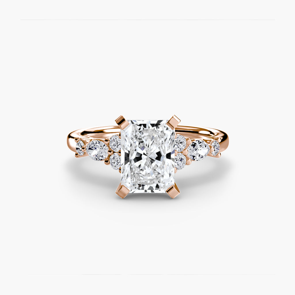 Anello Solitario con Accenti Floreali