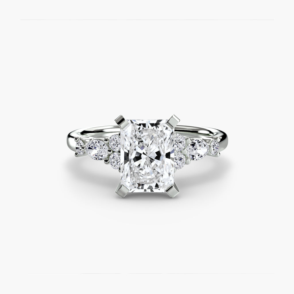 Anello Solitario con Accenti Floreali