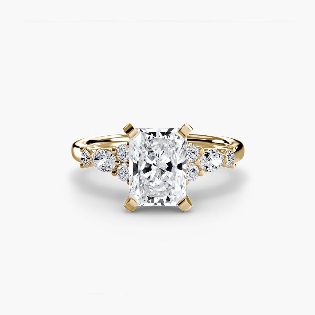 Anello Solitario con Accenti Floreali